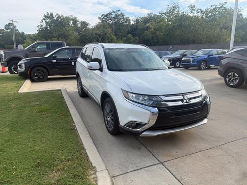 Diamond White Pearl 2016 Mitsubishi Outlander SEL