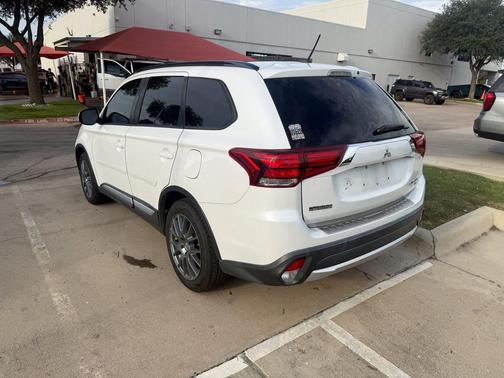 Diamond White Pearl 2016 Mitsubishi Outlander SEL