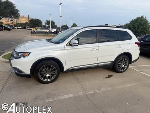 Diamond White Pearl 2016 Mitsubishi Outlander SEL