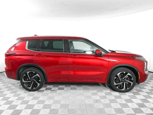 Red Diamond 2022 Mitsubishi Outlander SEL