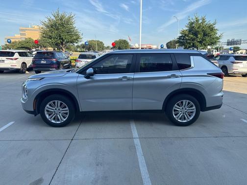 Silver Alloy 2023 Mitsubishi Outlander ES S-AWC