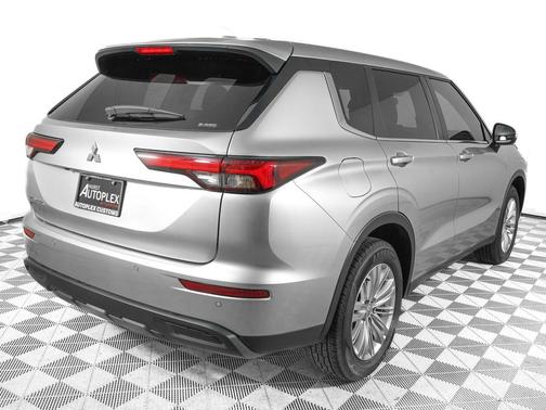 Silver Alloy 2023 Mitsubishi Outlander ES S-AWC