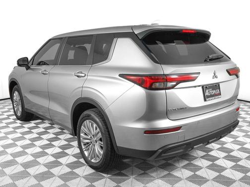 Silver Alloy 2023 Mitsubishi Outlander ES S-AWC