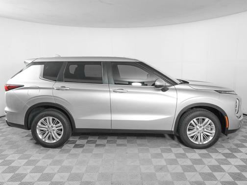 Silver Alloy 2023 Mitsubishi Outlander ES S-AWC