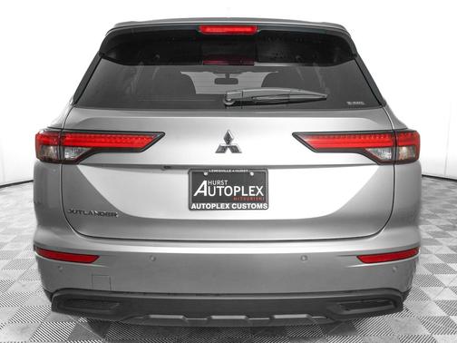 Silver Alloy 2023 Mitsubishi Outlander ES S-AWC