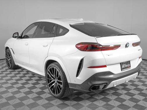 Mineral White Metallic 2025 BMW X6 xDrive40i