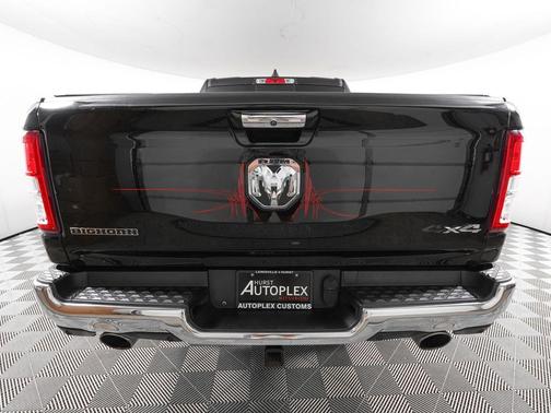 Diamond Black Crystal Pearlcoat 2019 RAM 1500 Big Horn