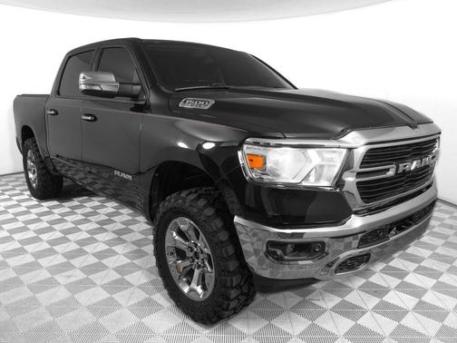 Diamond Black Crystal Pearlcoat 2019 RAM 1500 Big Horn