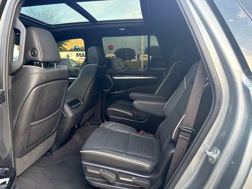 Argent Silver Metallic 2025 Cadillac Escalade Sport