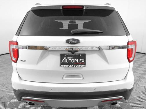 White Platinum Metallic Tri-Coat 2017 Ford Explorer XLT