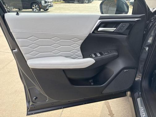 Graphite Gray 2026 Mitsubishi Outlander SEL S-AWC