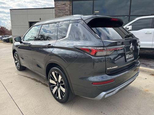 Graphite Gray 2026 Mitsubishi Outlander SEL S-AWC