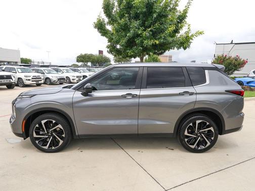 Mercury Gray Metallic 2024 Mitsubishi Outlander SE