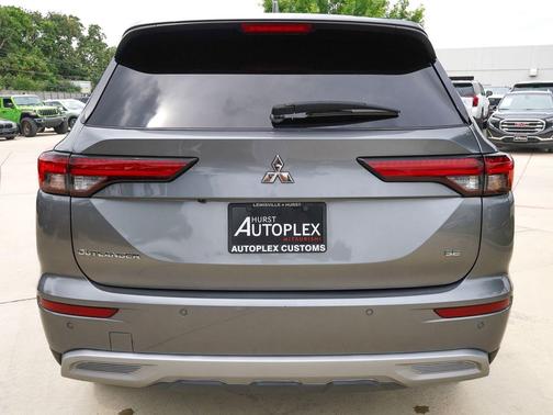 Mercury Gray Metallic 2024 Mitsubishi Outlander SE