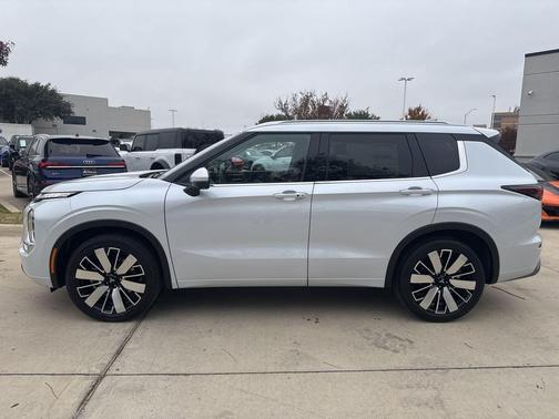 White Diamond 2026 Mitsubishi Outlander SEL