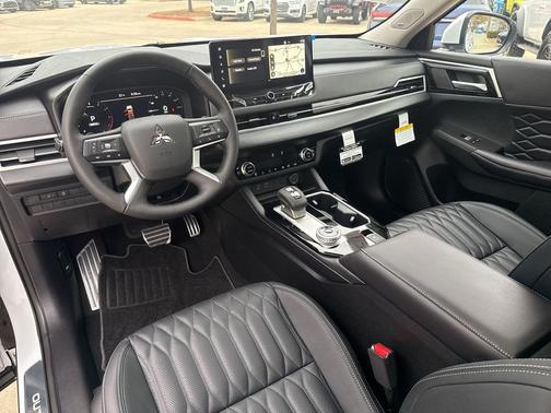 White Diamond 2026 Mitsubishi Outlander SEL