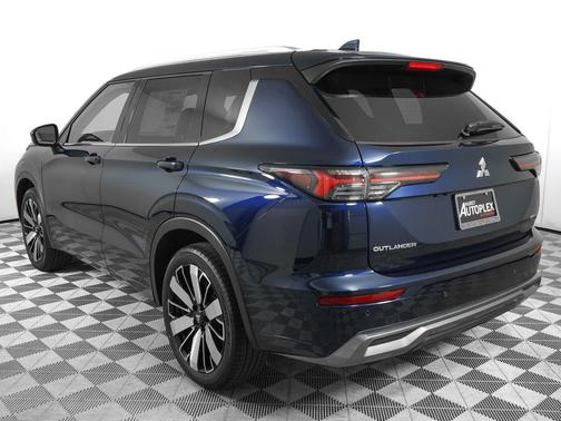Cosmic Blue Metallic 2026 Mitsubishi Outlander SEL