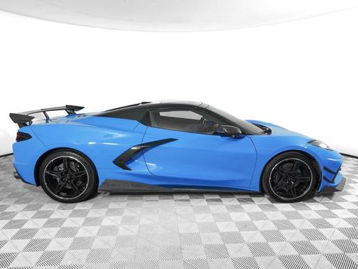 Rapid Blue 2022 Chevrolet Corvette Stingray w/3LT