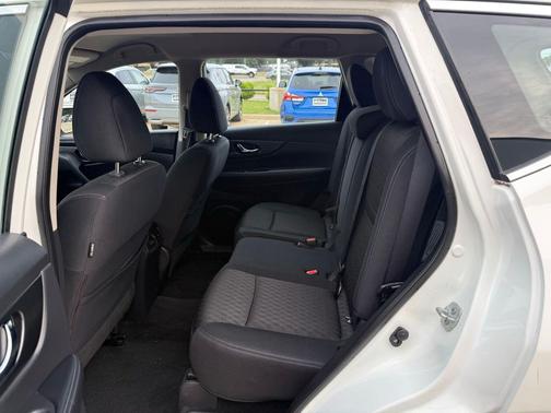 Glacier White 2018 Nissan Rogue S