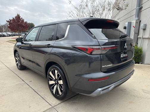 Graphite Gray 2026 Mitsubishi Outlander SE S-AWC