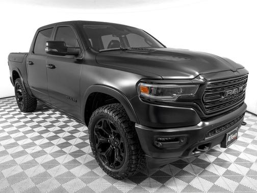 Diamond Black Crystal Pearlcoat 2023 RAM 1500 Limited