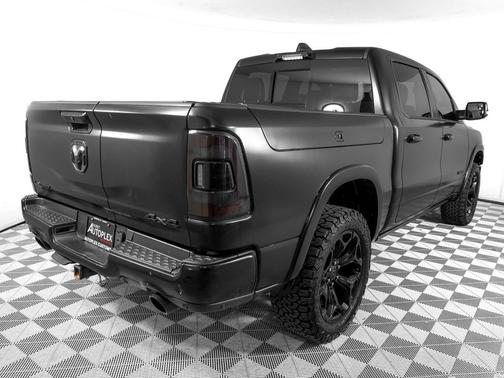 Diamond Black Crystal Pearlcoat 2023 RAM 1500 Limited