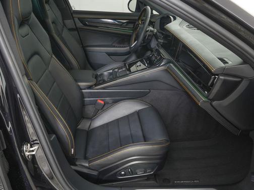 Jet Black Metallic 2026 Porsche Panamera 4