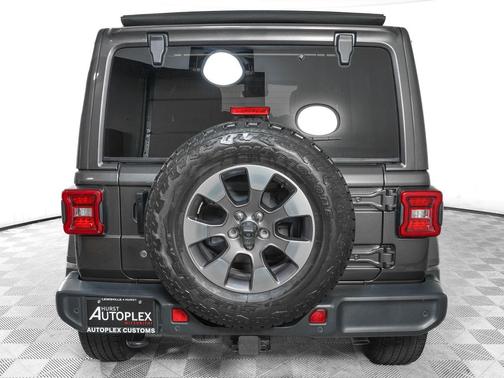 Granite Crystal Metallic Clearcoat 2019 Jeep Wrangler Unlimited Sahara