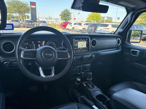 Granite Crystal Metallic Clearcoat 2019 Jeep Wrangler Unlimited Sahara