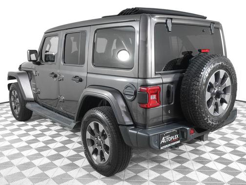 Granite Crystal Metallic Clearcoat 2019 Jeep Wrangler Unlimited Sahara
