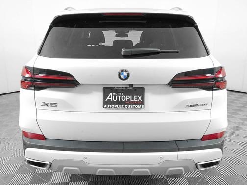 Mineral White Metallic 2025 BMW X5 xDrive40i