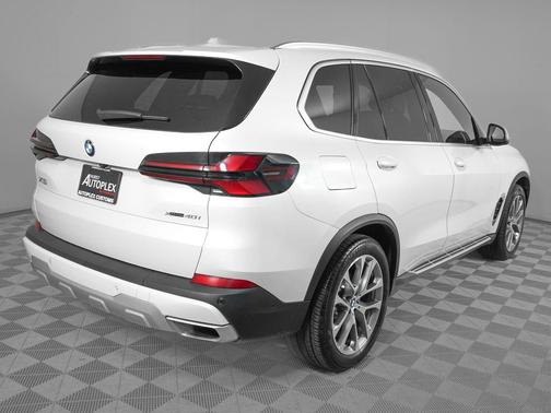 Mineral White Metallic 2025 BMW X5 xDrive40i