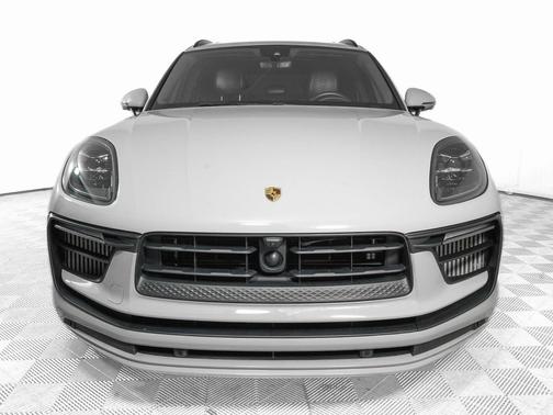 Chalk 2024 Porsche Macan Macan