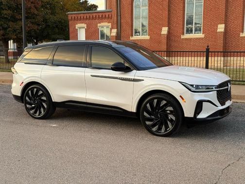 2024 Lincoln Nautilus Reserve