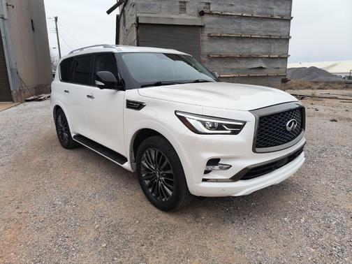 2022 INFINITI QX80 Luxe
