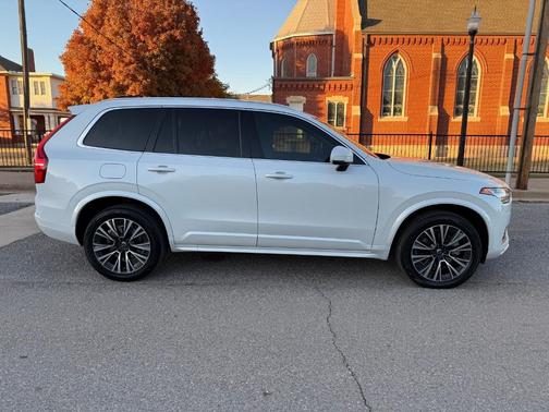 2020 Volvo XC90 T5 Momentum 7 Passenger
