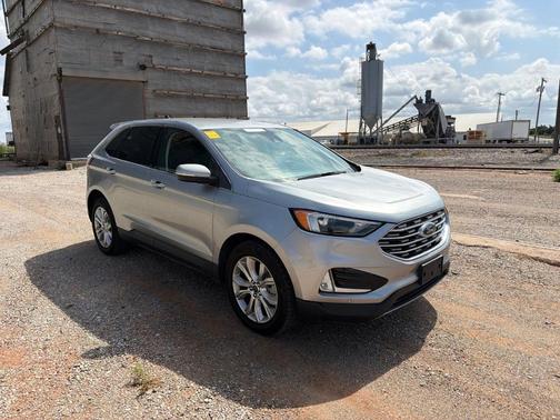 Silver Metallic 2022 Ford Edge Titanium
