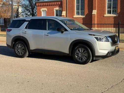 2024 Nissan Pathfinder S
