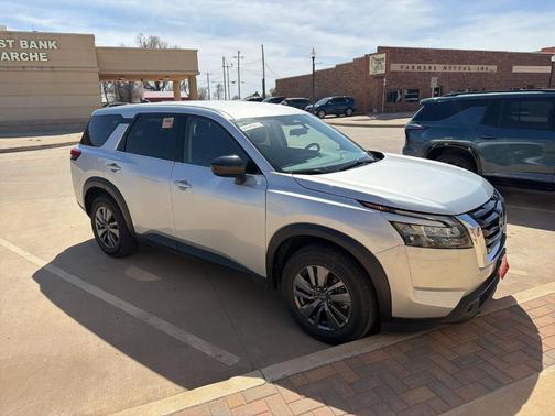 2024 Nissan Pathfinder S