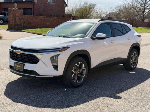 Summit White 2026 Chevrolet Trax LT