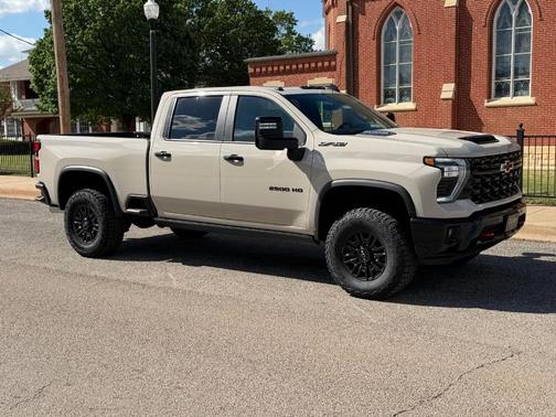 White Sand 2026 Chevrolet Silverado 2500 ZR2