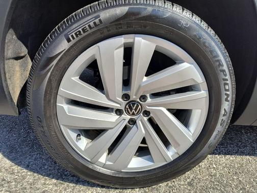 2022 Volkswagen Atlas Cross Sport 2.0T SE w/Technology