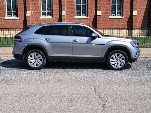 2022 Volkswagen Atlas Cross Sport 2.0T SE w/Technology