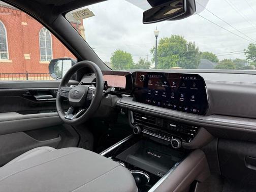 2025 Chevrolet Suburban Z71
