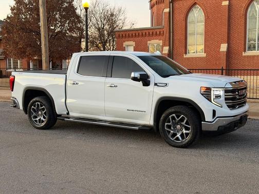 2025 GMC Sierra 1500 SLT