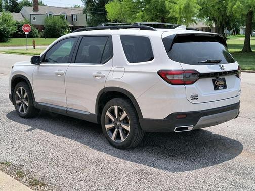 2024 Honda Pilot Touring