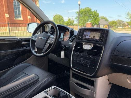 2012 Chrysler Town & Country Touring