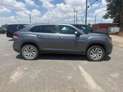Platinum Gray Metallic 2022 Volkswagen Atlas Cross Sport 3.6L V6 SE w/Technology