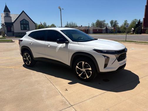 Summit White 2025 Chevrolet Trax 1RS