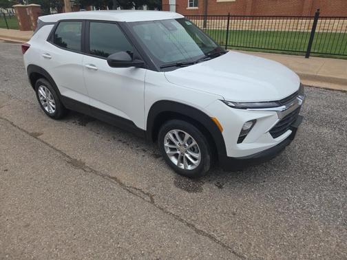 Summit White 2026 Chevrolet Trailblazer LS